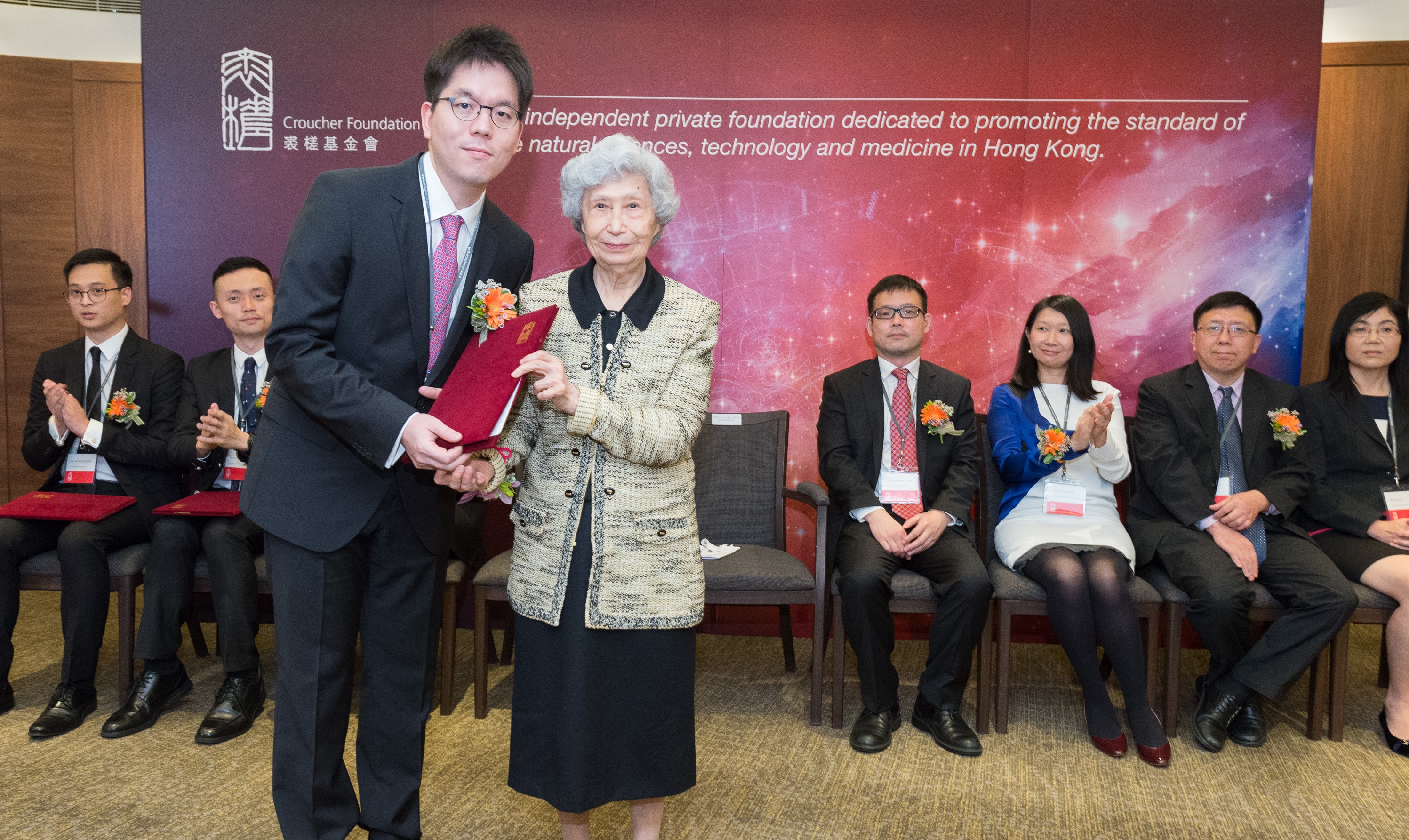 Prof Gyu Boong Jo (left) and Prof Rosie Young, GBS, JP