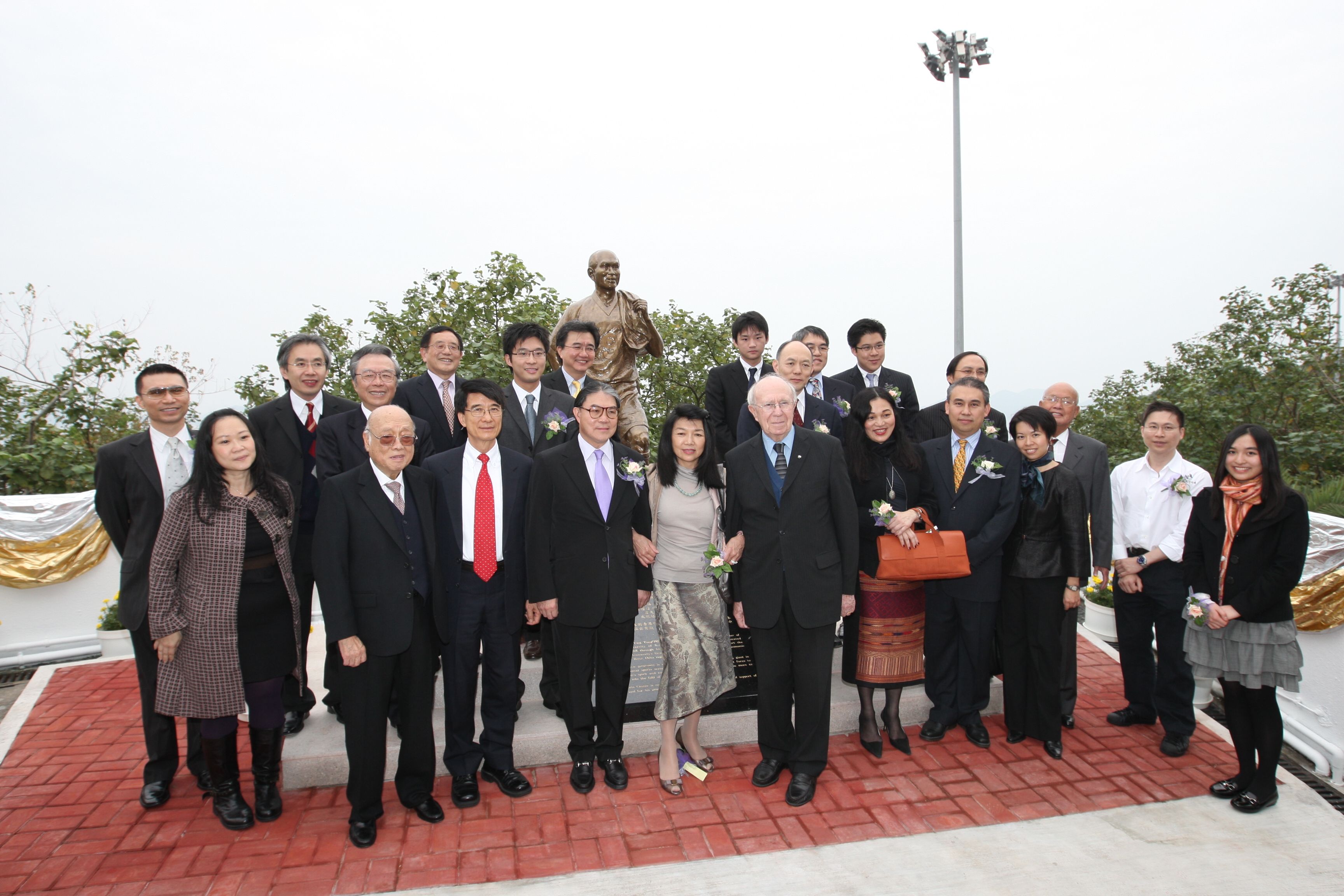 科 大 同 人 與 霍 氏 家 族	