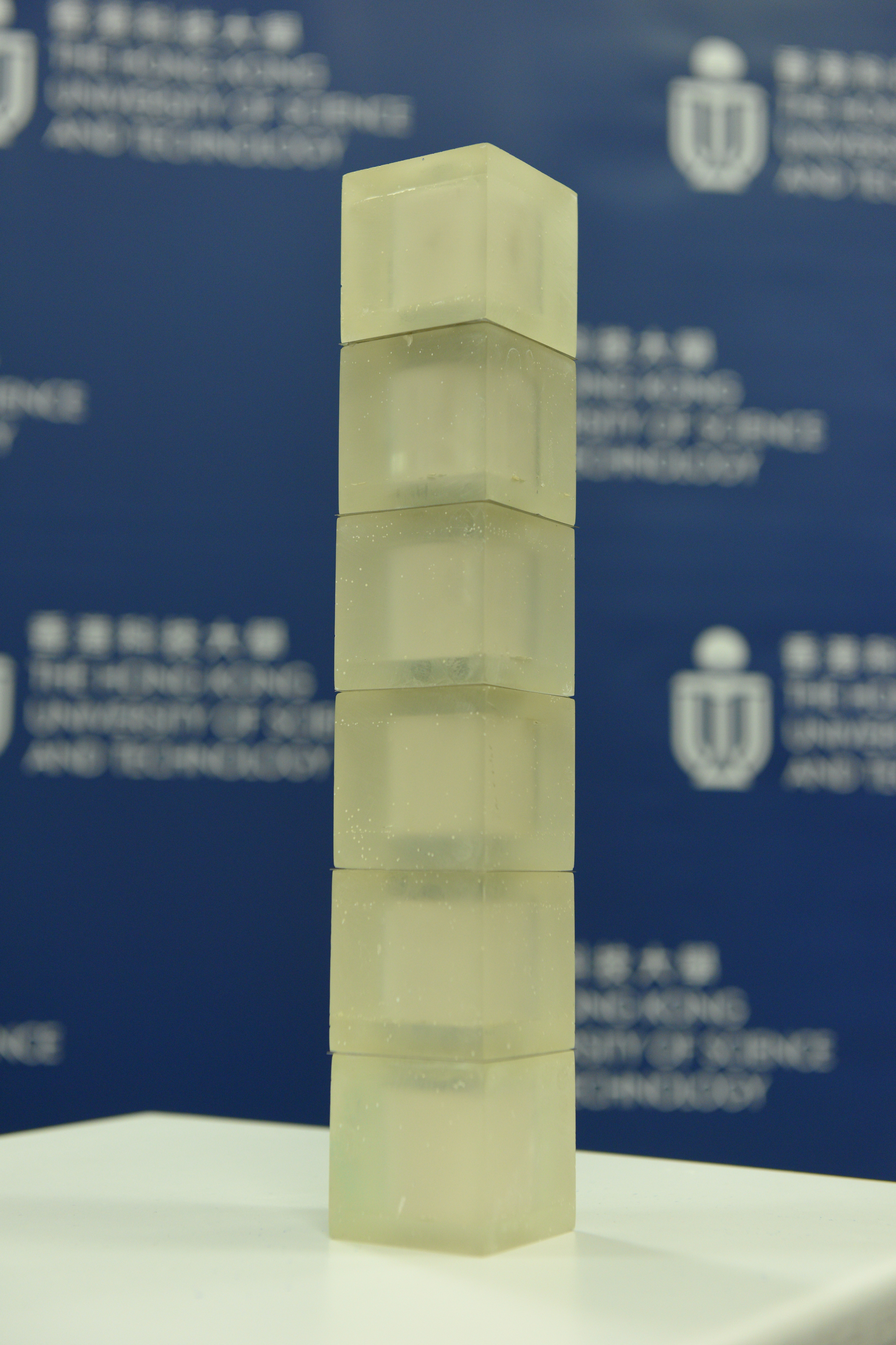 The solid metamaterial