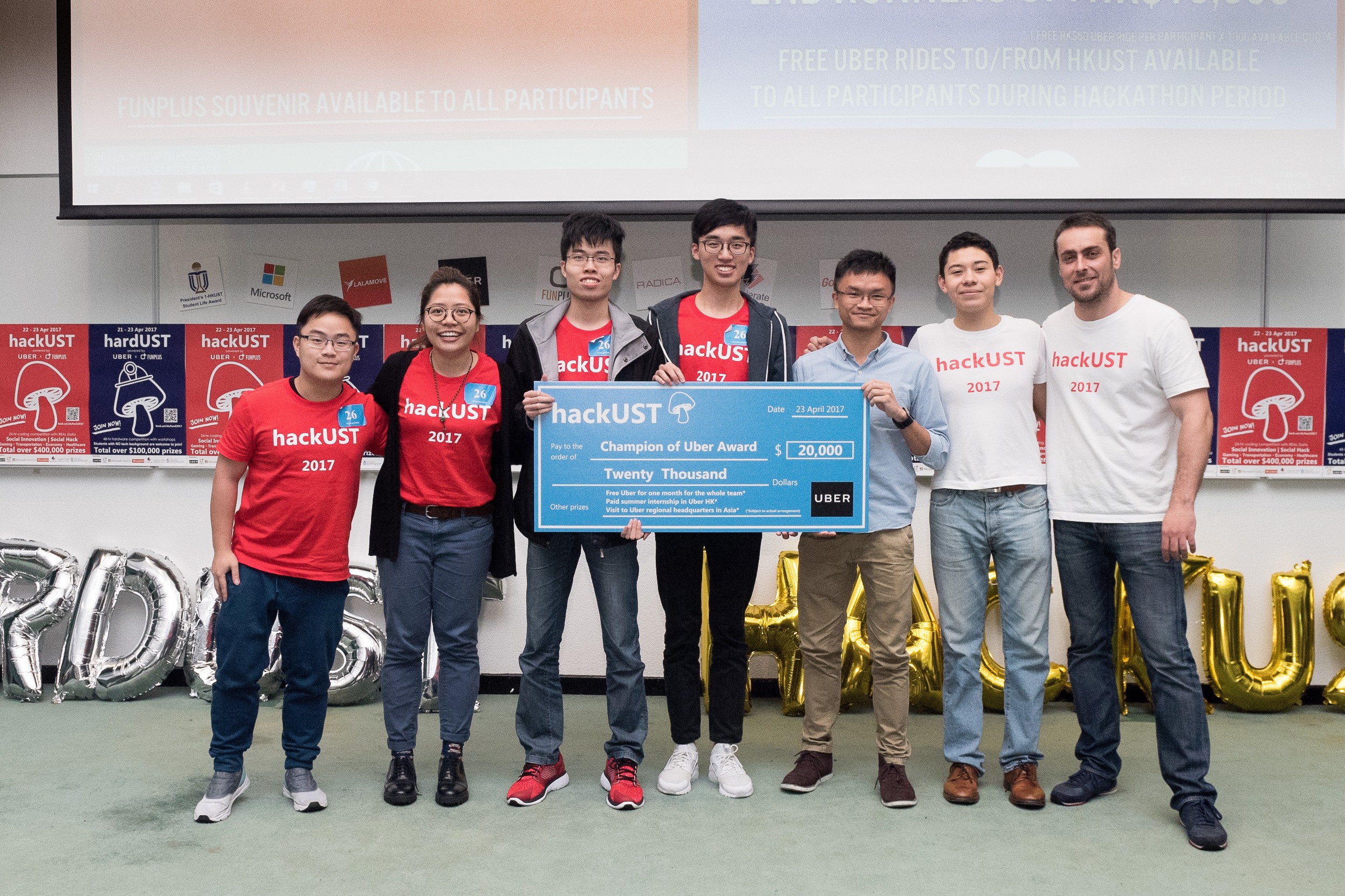  Team members of “Anonymous Tiger” won the championship of Transportation.