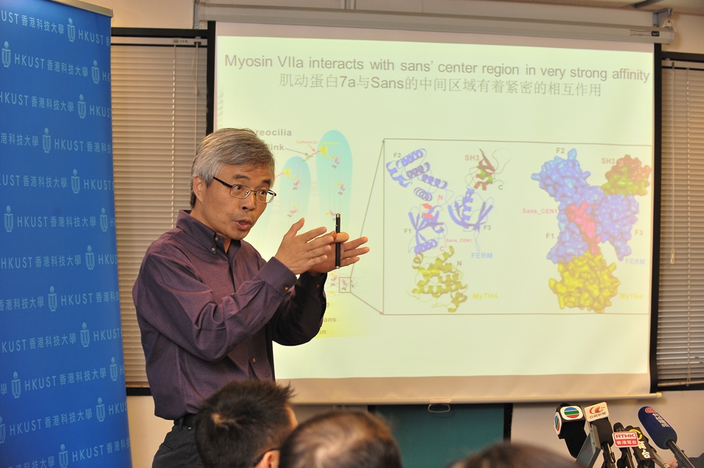 张 明 杰 教 授 阐 述 他 研 究 团 队 的 突 破 。	