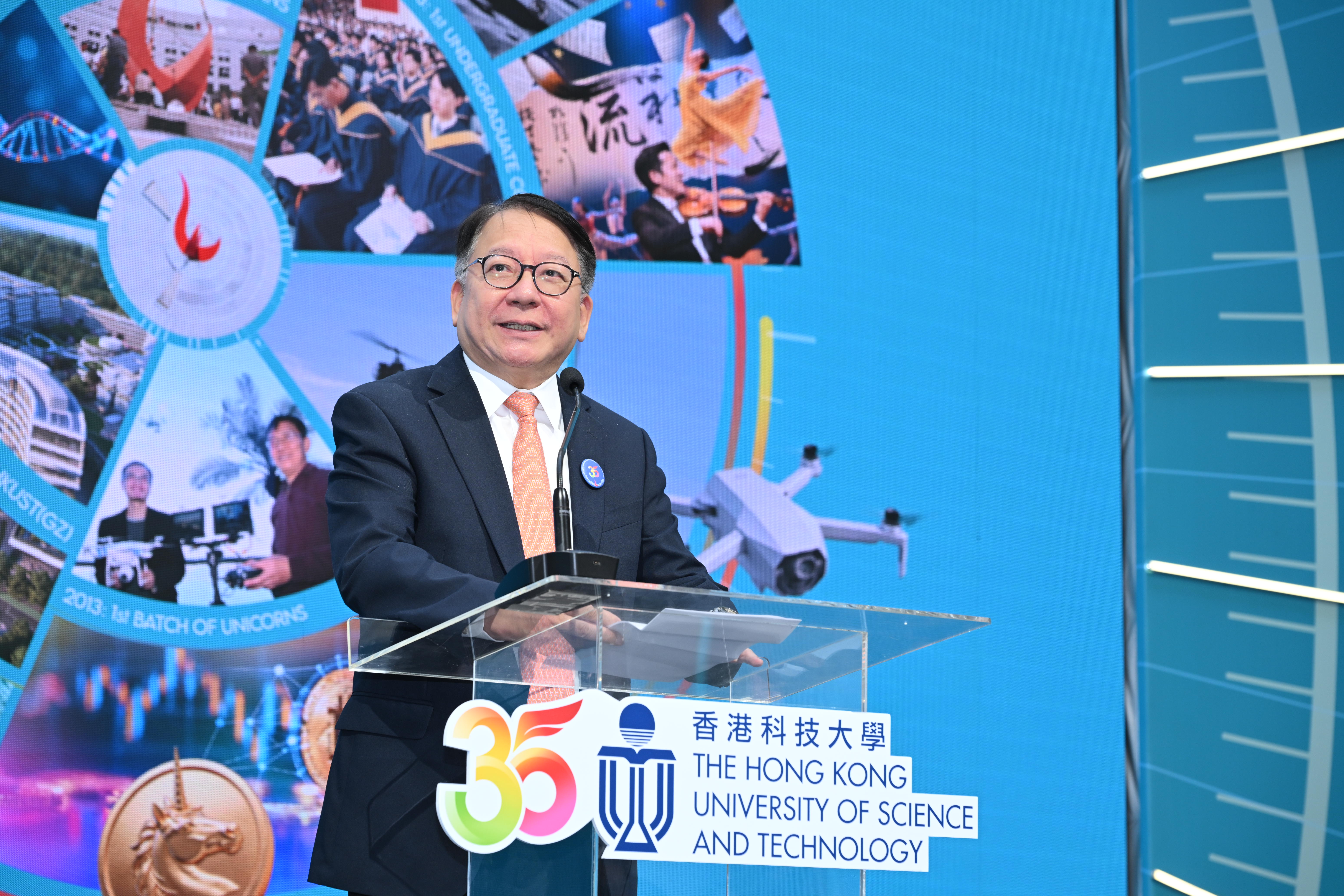 香港特别行政区政府政务司司长陈国基先生在科大35周年启动仪式上致辞，高度肯定科大对香港发展所作出的深远贡献。