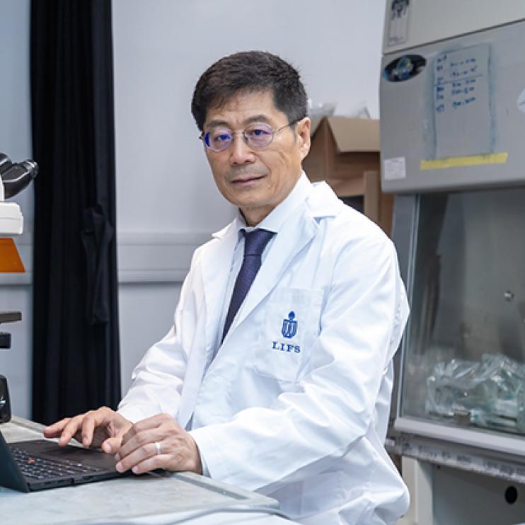 Professor Guojun Bu