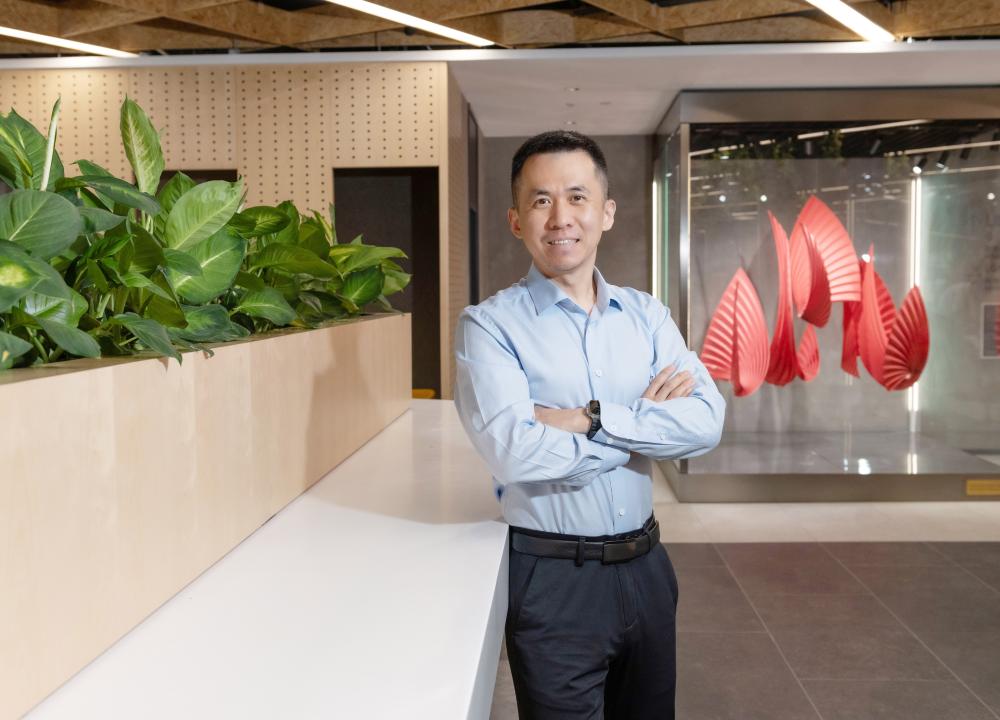 Prof. ZHANG Jiheng Commits to Development of Hong Kong’s Smart Hub